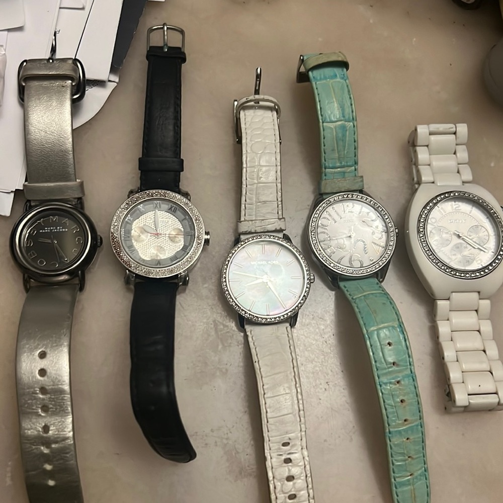 Lot of 6 watches. All need batteries and cleaning.